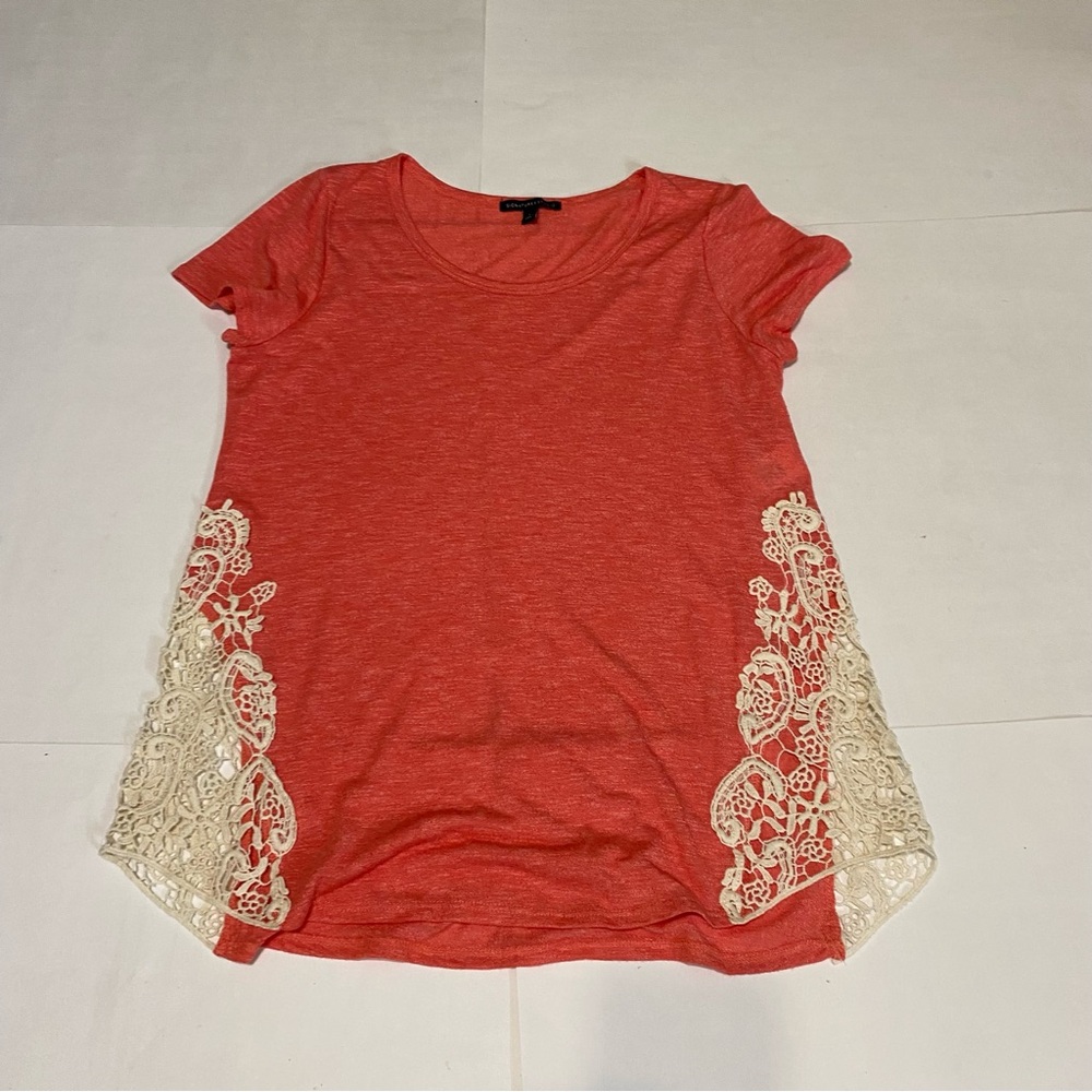 24. ⭐️Signature Studio Coral Lace Detail Tee